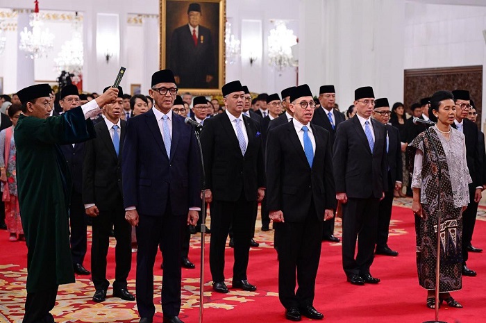 Presiden Prabowo Subianto melantik 31 tokoh dan diplomat sebagai duta besar Republik Indonesia untuk negara-negara sahabat. (Facebook.com @Setkab RI)
