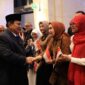 Presiden Prabowo Subianto bersama Presiden Turki Recep Tayyip Erdogan menyapa para pelajar Indonesia di Turki. (Dok. Tim Media Prabowo)