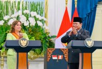 Presiden Prabowo menyambut Presiden Boluarte dengan upacara kenegaraan penuh simbol di Istana Merdeka. (Facebook.com @Setkab RI)