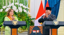 Presiden Prabowo menyambut Presiden Boluarte dengan upacara kenegaraan penuh simbol di Istana Merdeka. (Facebook.com @Setkab RI)