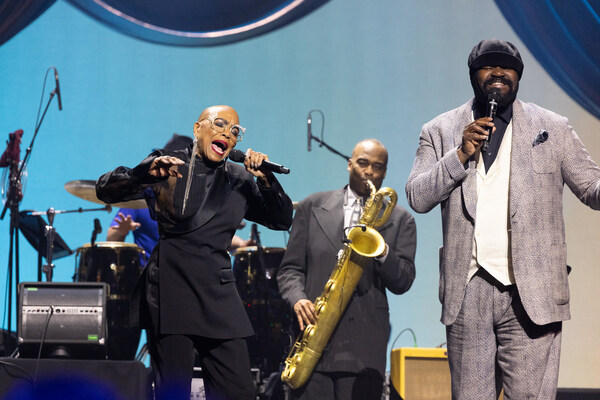 Dee Dee Bridgewater, James Carter and Gregory Porter performing Ramsey Lewis’ “The In-Crowd” during the International Jazz Day Global Concert in Chicago — © Steve Mundinger