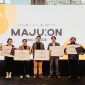 Tim pemenang utama GISACT melakukan sesi foto bersama pada acara “MAJU:ON Final Demo Day” yang diselenggarakan pada tanggal 21 Mei di Garuda Spark Innovation Hub, Indonesia.