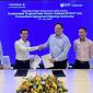 (kiri ke kanan) Mr. Joshua Kyaw Zwa and Mr. Kin Wah Chay of Yokogawa Engineering Asia, and Prof. Lee Poh Seng dan Mr. Ian Loo of NUS pada agreement signing ceremony.